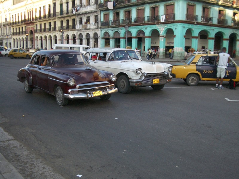 Вот такие монстры передвигаются по Кубе (6 фото)