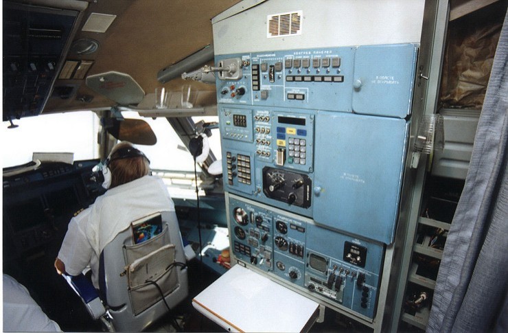 Кабина пилотов ИЛ-96-300 (14 фото)