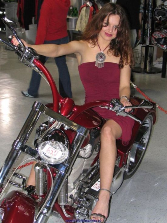 Прекрасные девушки на шикарных мотоциклах (80 фото)