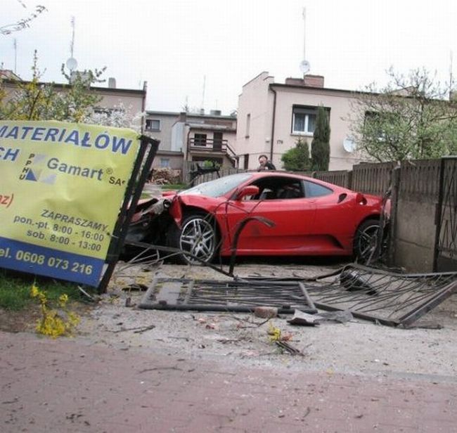 Гибель Ferrari в Польше (19 фото)