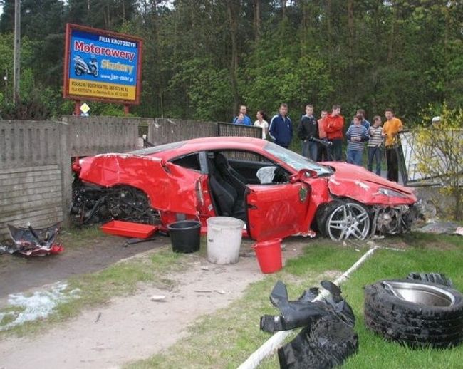 Гибель Ferrari в Польше (19 фото)