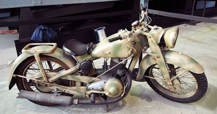 Старые мотоциклы (16 фото)