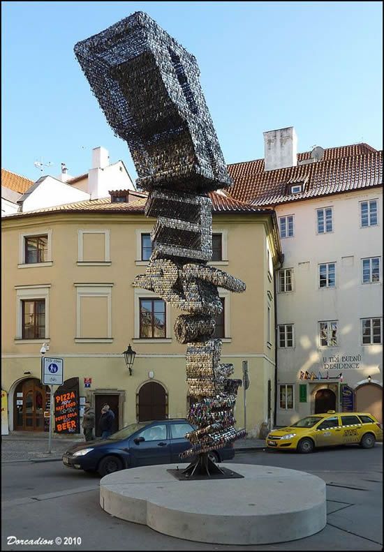 Скульптура из ключей - достопримечательность Праги (6 фото)