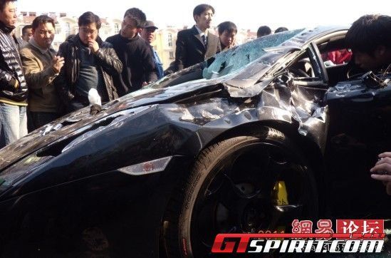 Преднамеренное уничтожение Lamborghini Gallardo в Китае (20 фото+видео)