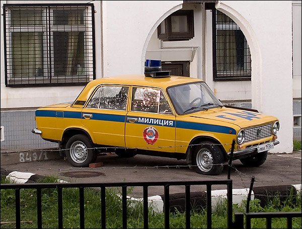 Русские автомобили на службе иностранной полиции... (42 фото)