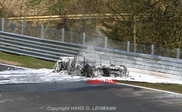 Audi RS8 разбили и сожгли (7 фото)