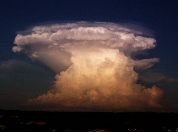 Тучки, торнадо, облака и молнии (42 фото)