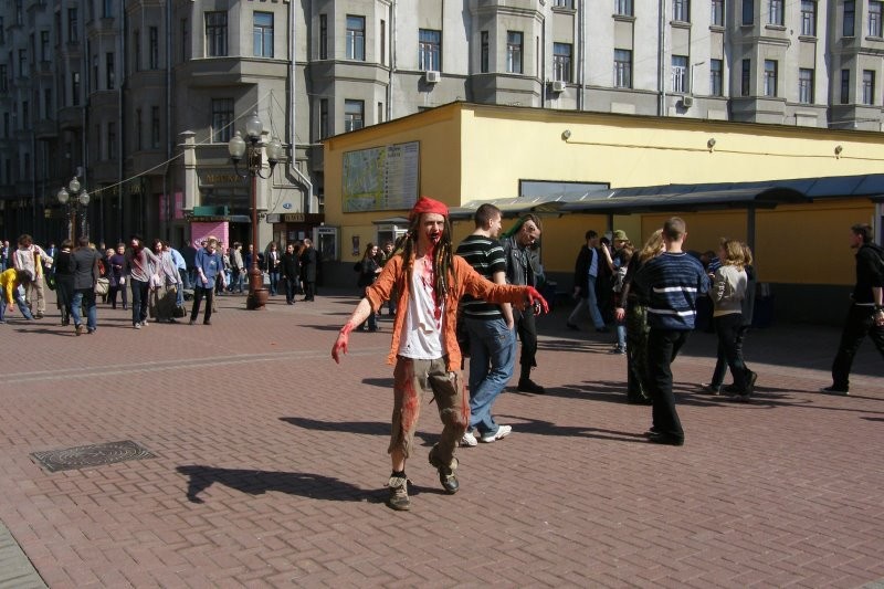 Зомби-моб в Москве (73 фото + 3 видео)