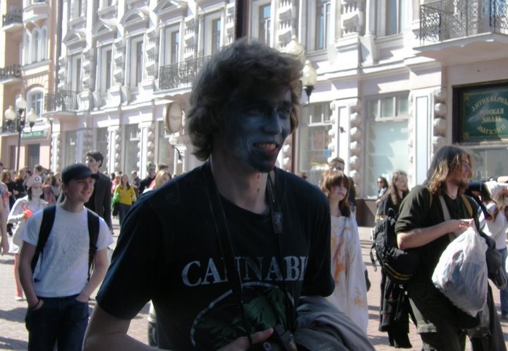 Зомби-моб в Москве (73 фото + 3 видео)