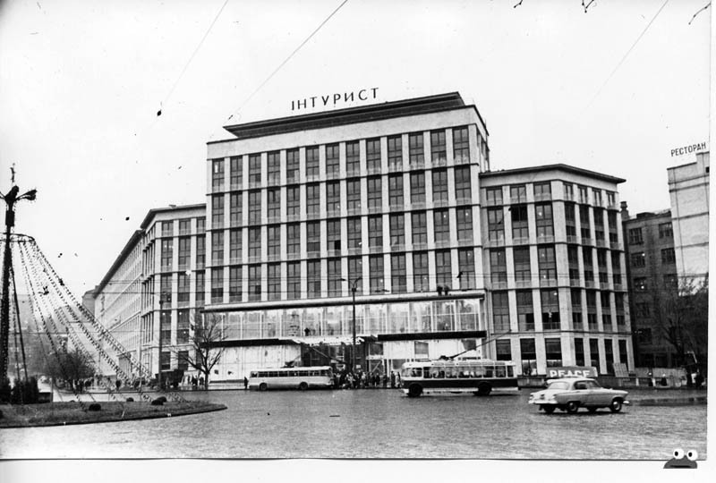 Пл Ленинского Комсомола (ныне - Европейская пл), вид на гостиницу 