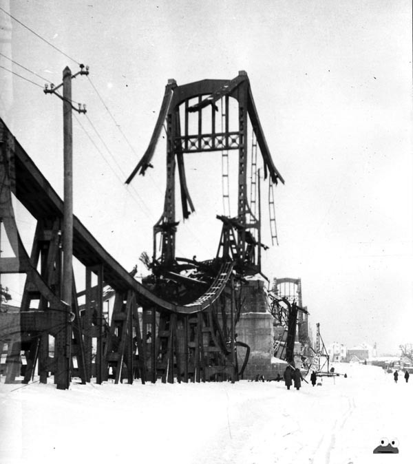 Руины Цепного моста, 1943-44 гг.