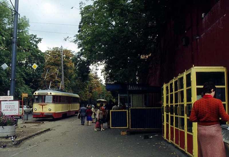 Рядом с Университетом Шевченко, перекресток улиц Владимирской и Толстого, 1978 год