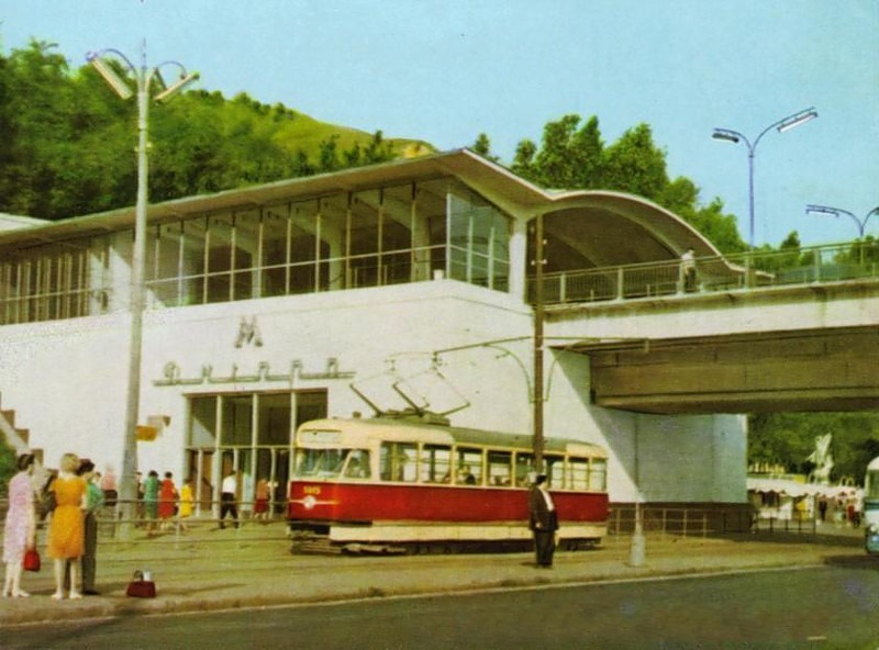 Станция метро Днепр, 1965 год