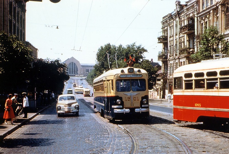 Улица Коминтерна, 1959 год. Вдали - Центральный Железнодорожный вокзал