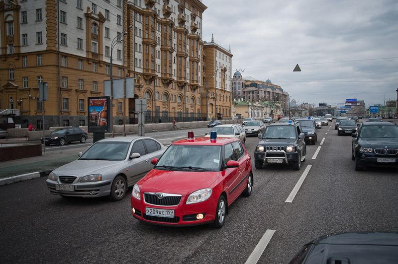 Московские автолюбители изобретательно протестовали против мигалок (90 Фото + 2 видео)