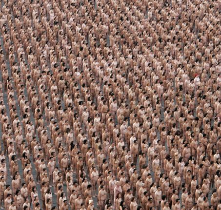 18000 голых людей (56 фото)