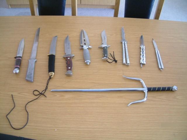 Ножи, изъятые на таможне (13 фото)
