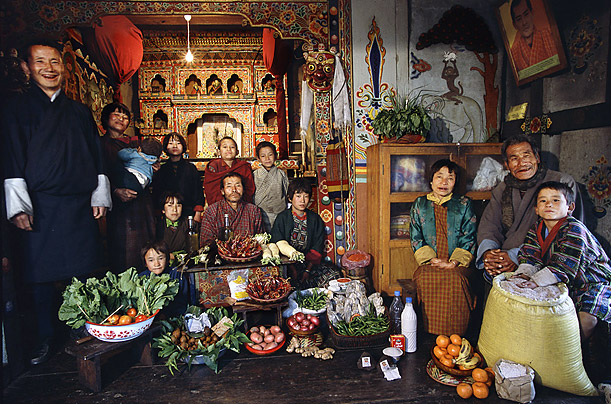 Бутан. Семья Намгай из деревни Шингхей.br/Расходы в неделю на еду: 224.93 ngultrum или $5.03