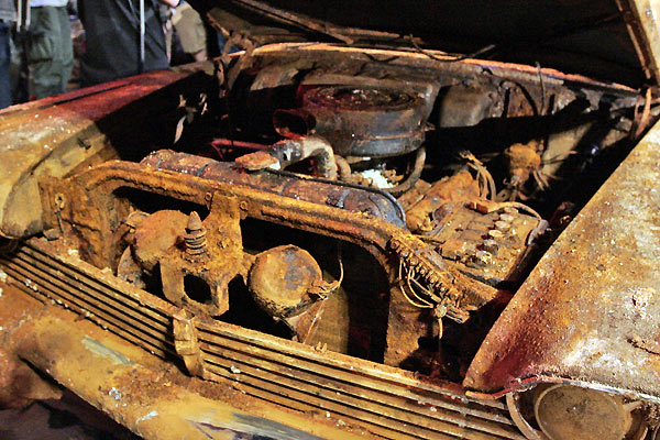 Автомобиль провел 50 лет под землей (8 фото)