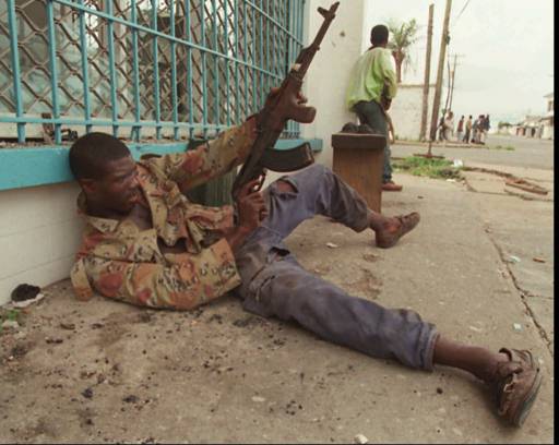 Борьба за столицу Либерии - Монровию (32 фото)
