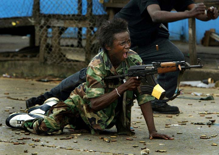 Борьба за столицу Либерии - Монровию (32 фото)