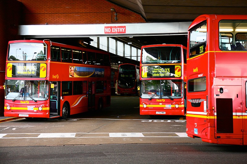 Новые автобусы, конечно, и выглядят поизящней, и едут тише, но какие-то они не милые совсем.