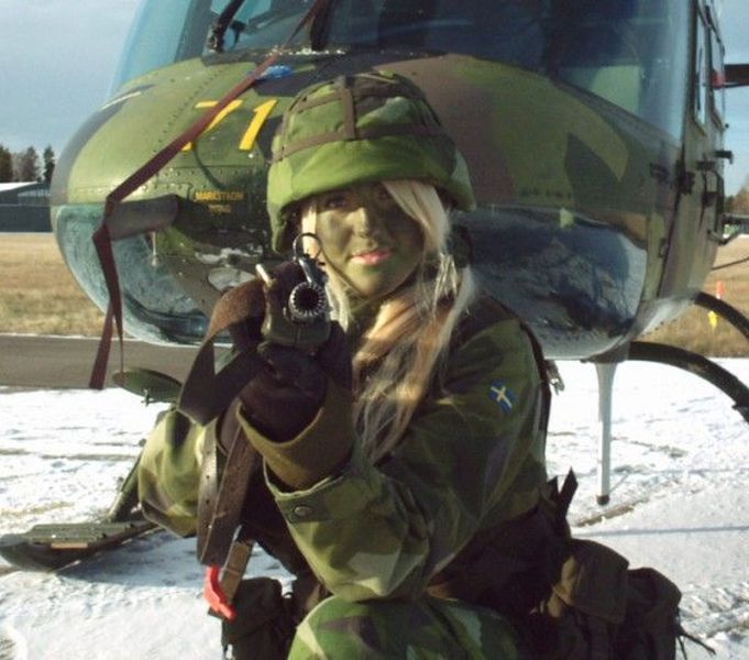 Девушки в армии (47 фото)