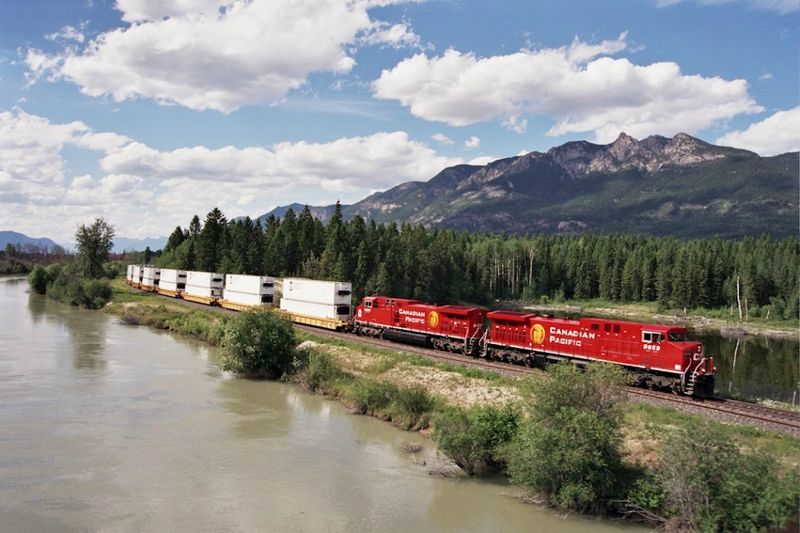 Красивые пейзажи Канадской железной дороги (12 фото)
