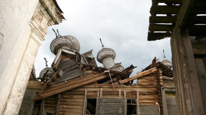 Упавшая церковь (5 фото)