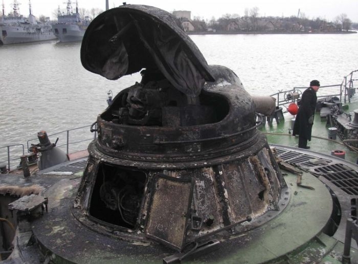 Российский корабль после боя (13 фото)
