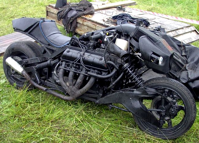 Чудо-мотоцикл «ВОЙНА-5000»  (10 фото)