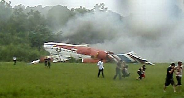 Тяжелая авиакатастрофа в Таиланде (видео)