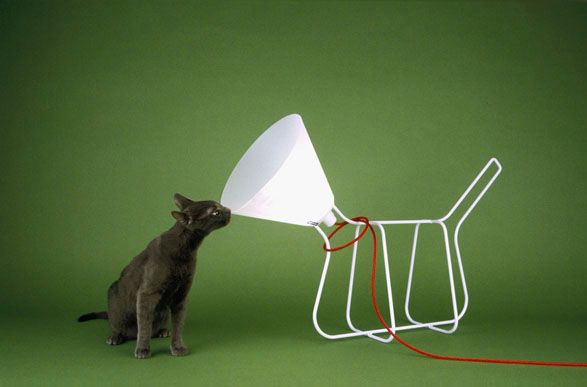 Лампа в форме лайки для кошек, чтобы не расслаблялись :)