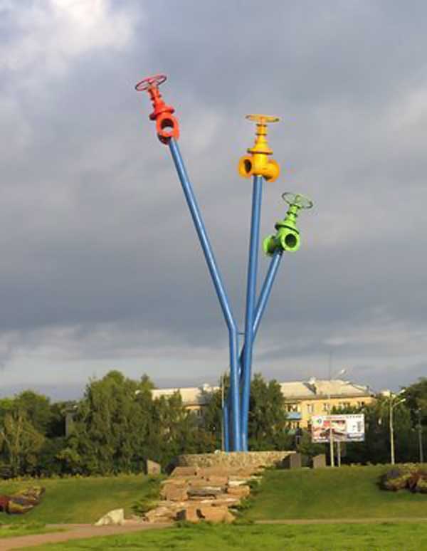 Памятник водопроводу в Мытищах.
