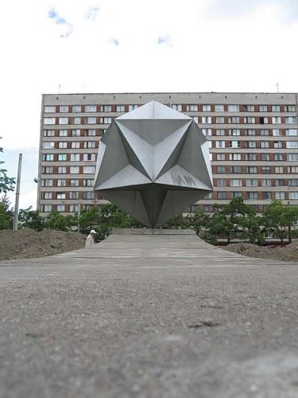  Памятник аэродрому 