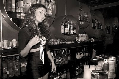 Секси девушки-барменши (54 фото)
