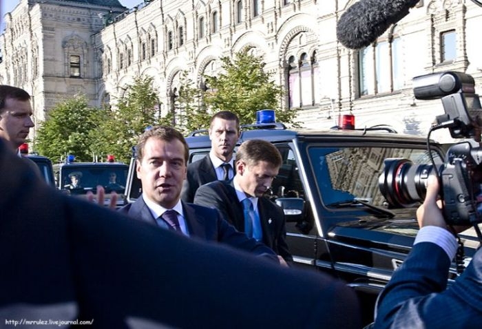 Поездка Медведева Д.А. в ГУМ (14 фото)