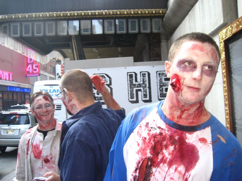 Зомби на улицах Нью-Йорка (40 фото)