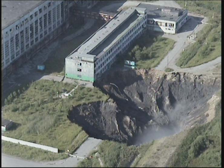 Обвал грунта в Березинках (11 фото)