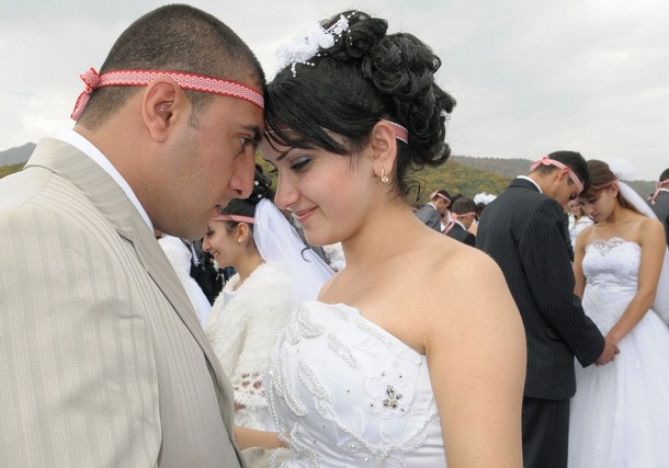 Свадьба 700 пар в Арцахе (6 фото)