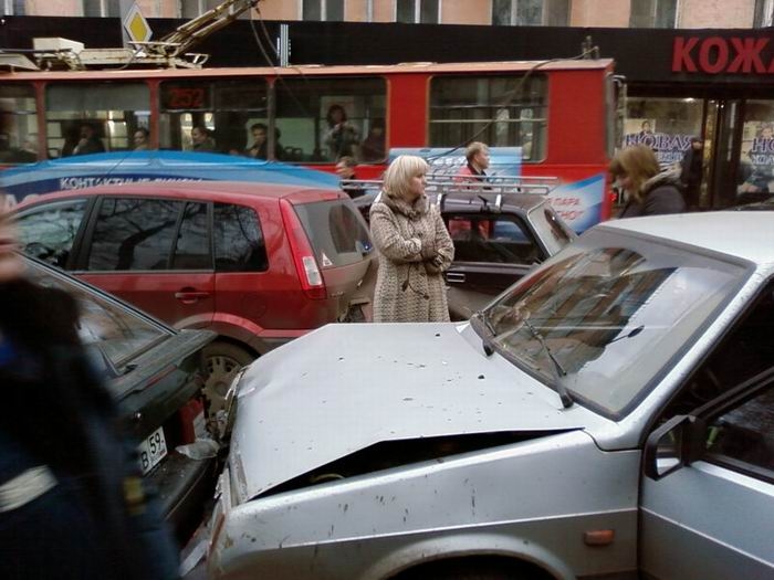 Крупнейшая автомобильная авария в Перми (29 фото+видео)
