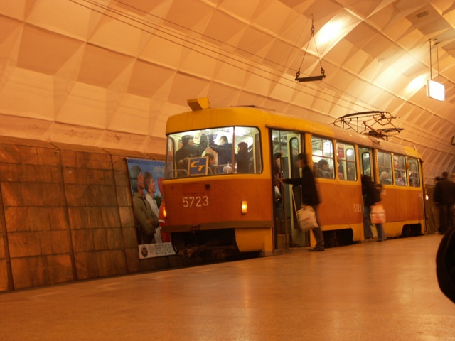 …под землей, выглядит как буд-то трамвай нечайно поехал в метро :-)