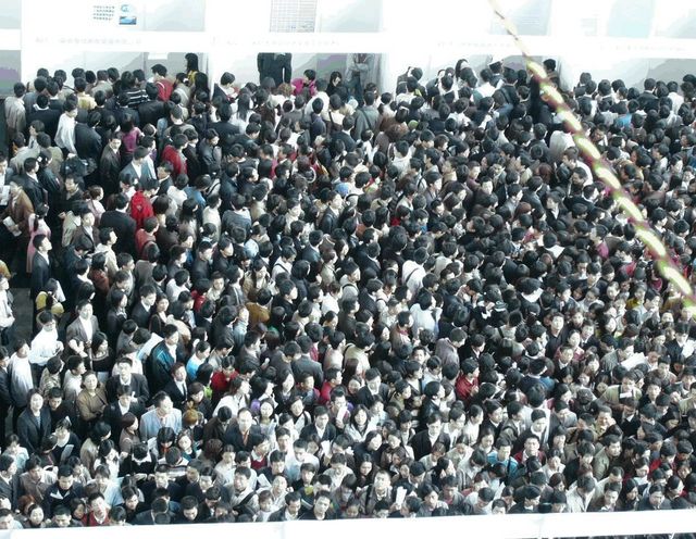 Ярморка вакансий в Китае (4 фото)