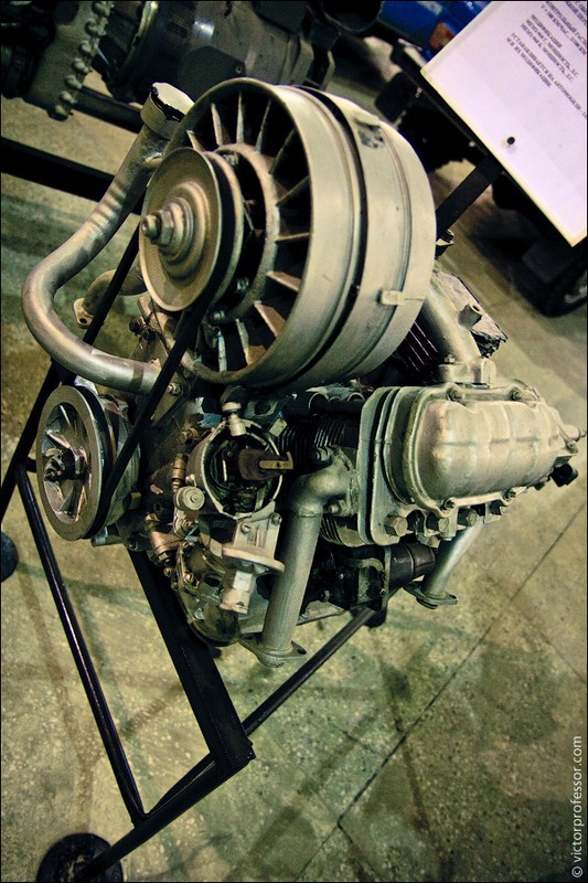 22. Двигатель МЕМЗ-968. V-образный карбюраторный, четырехтактный четырехцилиндровый двигатель воздушного охлаждения. 1,2 л, 41 л.с. Используется на ЗАЗ-968 и его модификациях.