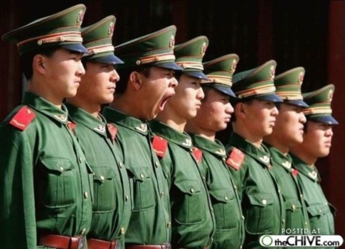 Дисциплина в китайской армии (4 фото)