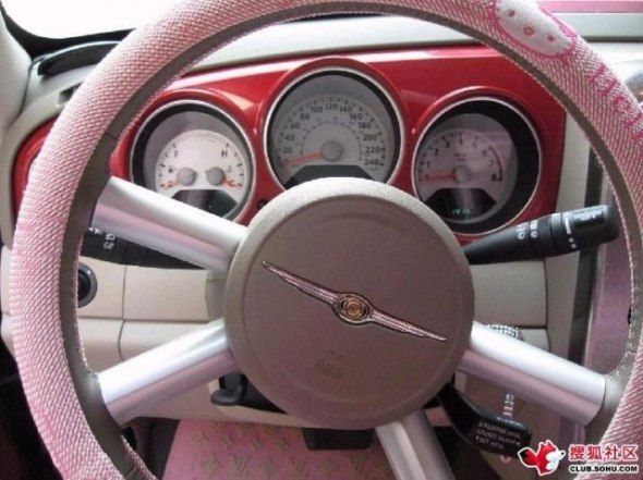 Chrysler PT Cruiser в стиле Hello Kitty (11 фото)