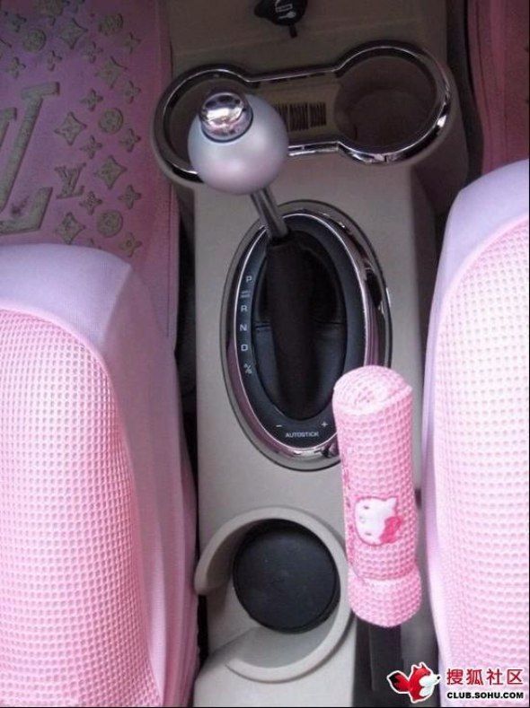 Chrysler PT Cruiser в стиле Hello Kitty (11 фото)