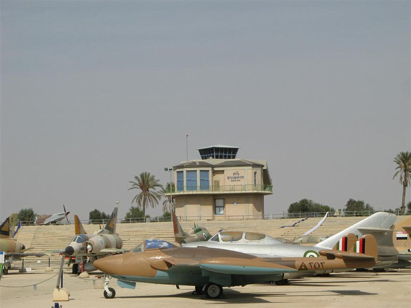 Экскурсия по музею израильских ВВС (42 фото)
