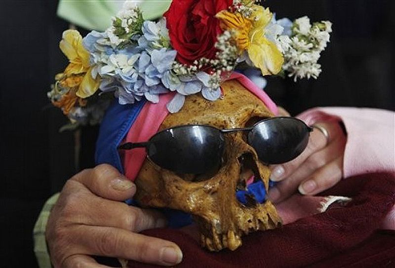 Освящение черепов в Боливии (6 фото)