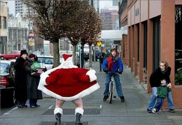 Санта-Клаусы захватили мир (40 фото + бонус 17 фото)